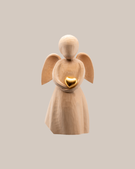 Engel aus Linde mit goldenem Herz